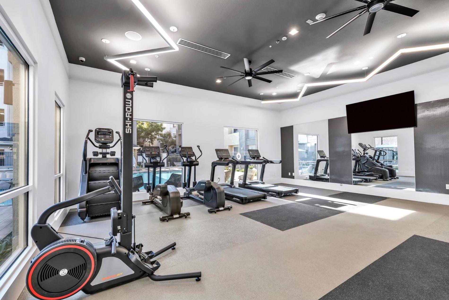 Luxury 2 Bedroom Apt In Marina Del Rey W Pool And Hot Tub *